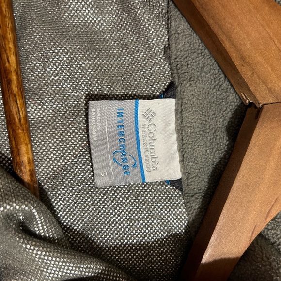 2 jackets in one!  Columbia purple raincoat with zip in fleece jacket. - Picture 6 of 14